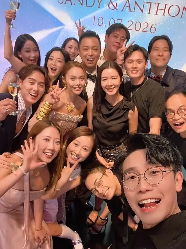 恭喜!29岁女星结婚,与圈外人老公台上激吻!曾患暴食症,淡出幕前 - 3