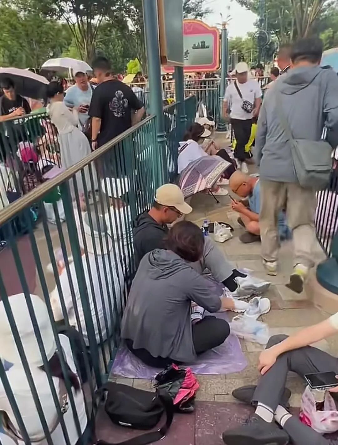 迪士尼的“氪金玩家”，为何又把穷游党逼疯了？（组图） - 17