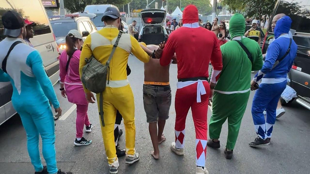 泰警为抓毒贩男扮女装变“人妖艳后”！网友：泰拼了！ - 17