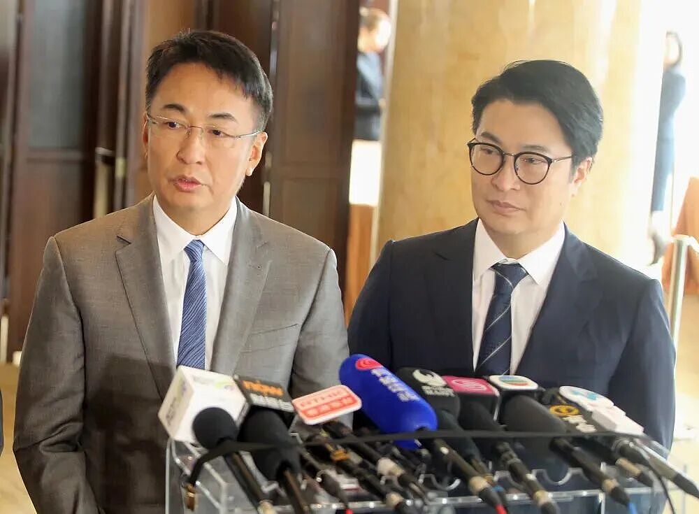港圈震动！徐子淇神隐3年王者归来！9年生4胎站稳脚跟，从“千亿儿媳”到“豪门主母”，43岁的她，活成人生赢家！ - 10