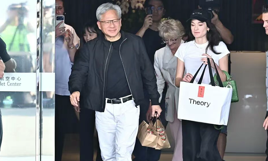 黄仁勋女儿的人生，重新定义豪门富养！拎迪奥逛夜市、当过厨师、LVMH员工 - 1