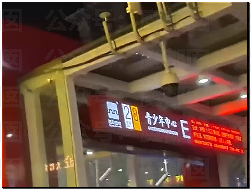 热议！西人网红来华，中国美女主动伴游，拉丝舌吻，开房视频曝光（视频/组图） - 10