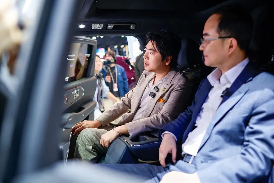 北京车展的顶流：一台身价超270万的“国产车” - 12