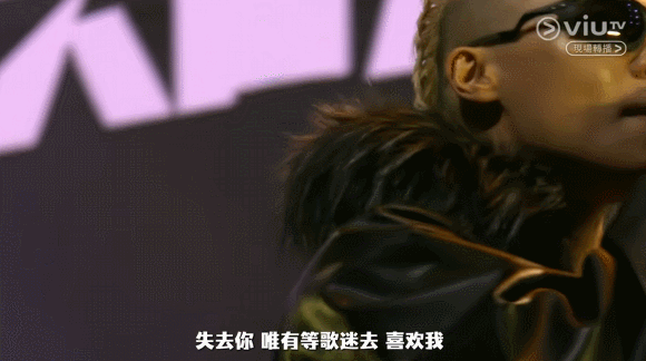 99年香港新晋天王，一夜爆红！网友：歌不错，人怎么这么抽象…… - 26