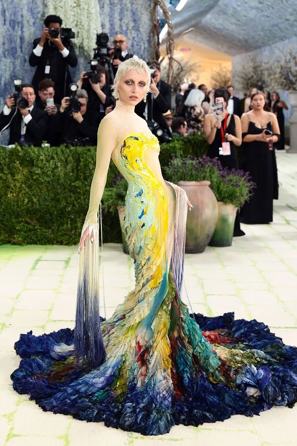 罕见炸场!BLACKPINK全员亮相Met Gala!Lisa大胆前卫,Jennie化身美人鱼(组图) - 11
