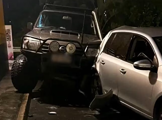 深夜突发,澳洲男子drive through排队,疯狂开车撞人(组图) - 2