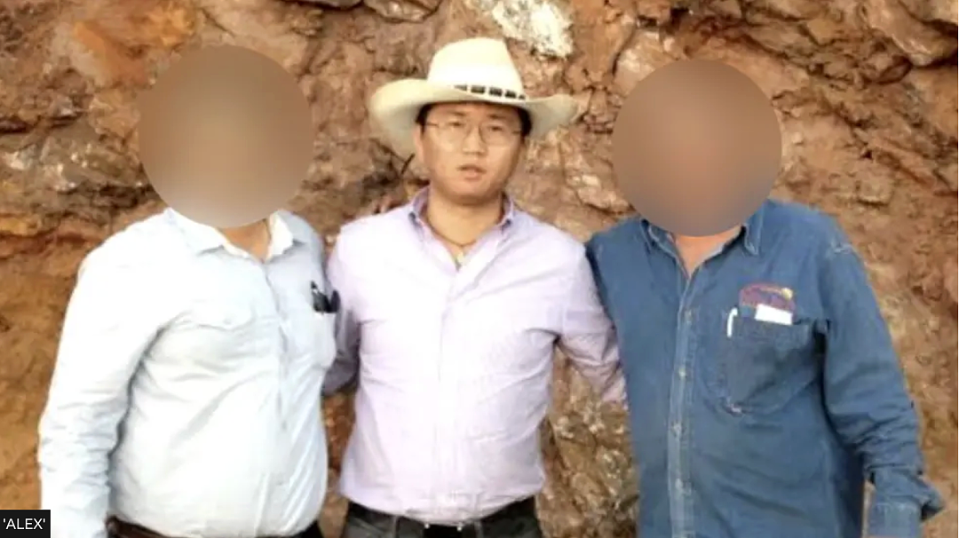 炸裂!北大高材生沦为跨国毒王!制毒、洗钱,年赚10亿!曾凭一己之力撑起美、中、墨三国毒链!被抓后挖地道成功越狱,最后还是栽了! - 5