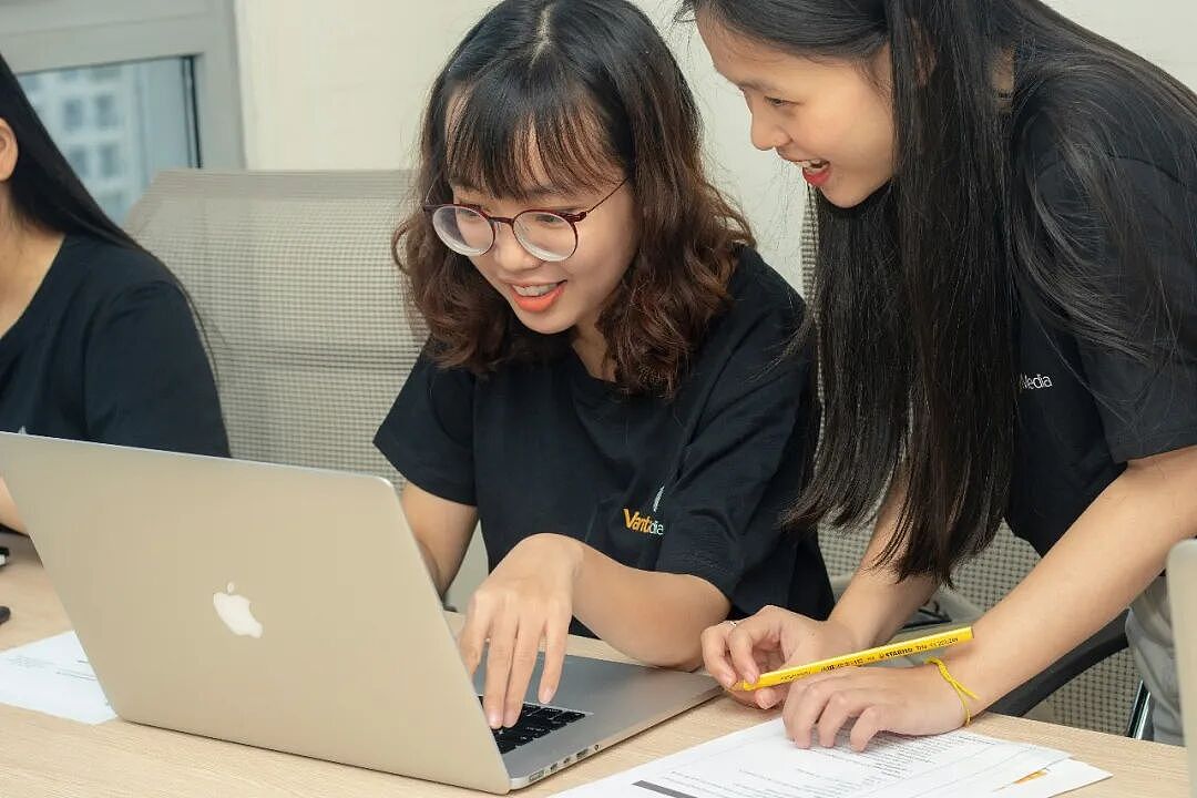 追踪2.7万名学生30个月，港大惊人发现！AI最先“重创”的竟是尖子生…（组图） - 10