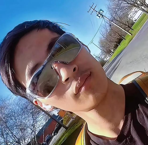 华人8岁来到加拿大,却开启地狱难度!寻亲成功父子抱头痛哭、还是无奈离开(组图) - 8