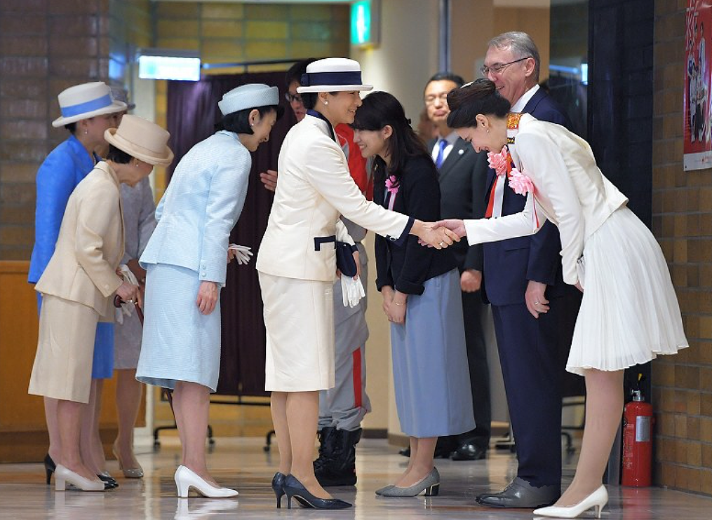 日本皇室公开哭穷!秋筱宫白拿1亿零花钱却大喊“钱不够花”,日网友:废除皇室算了!(组图) - 13