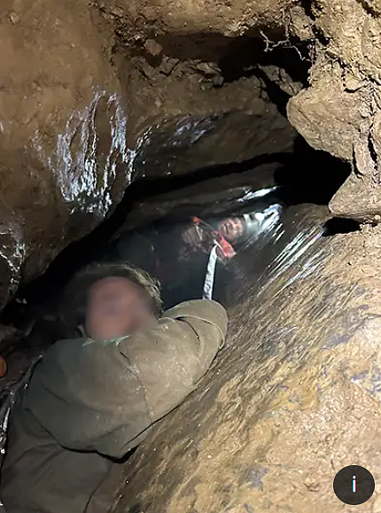 洞穴变“死亡夹具”！男子滑入熊夹岩缝动弹不得，被困6小时险窒息 - 4