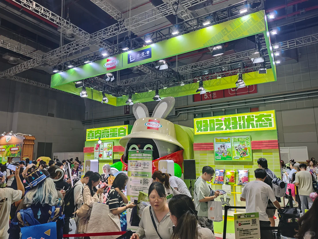 3天狂揽40万人、全球顶流IP首发,这场漫展凭啥化身“二次元联合国” - 3
