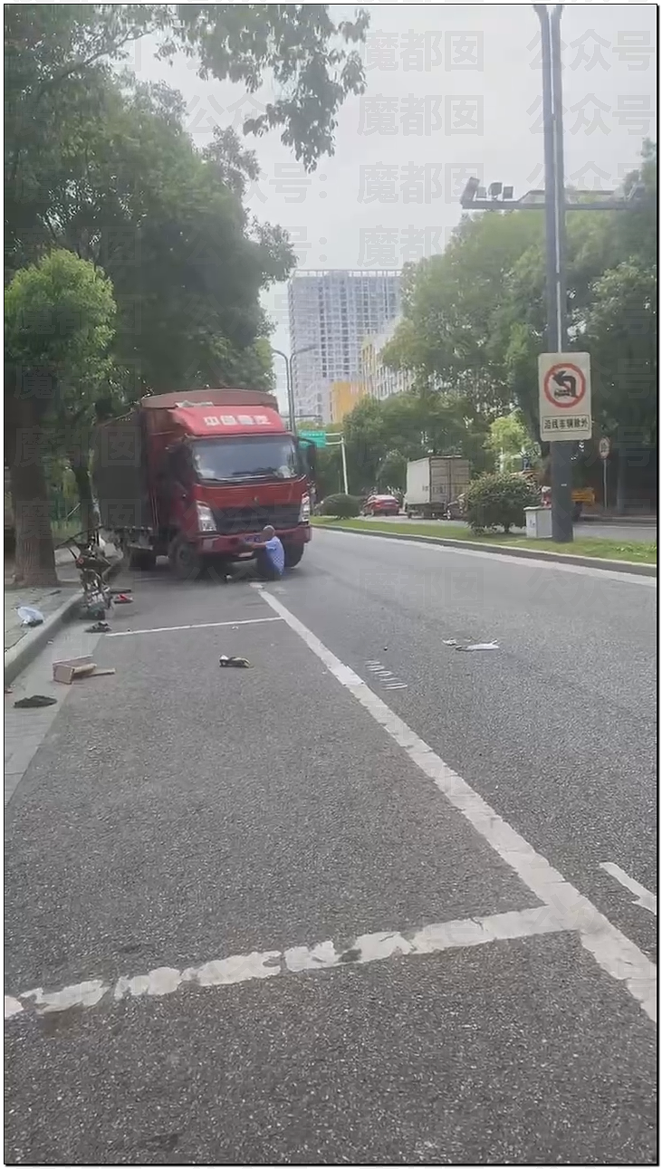 热搜爆了！何润东再扮项羽现身苏超赛场，因“粉底液将军”躺赢（组图） - 53