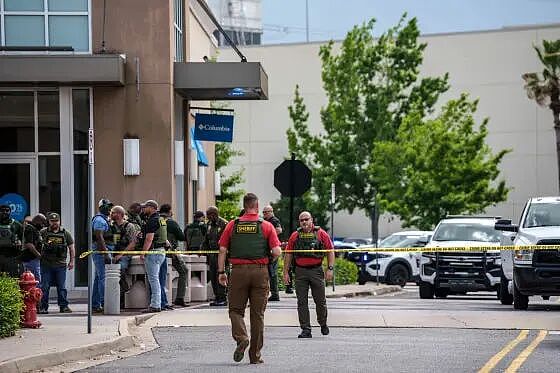 10人死伤！大型商场两伙人互相疯狂对射，满地是血，无辜顾客倒地（组图） - 4
