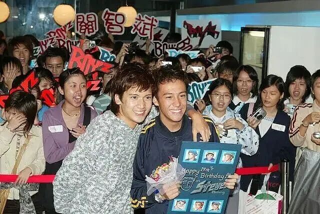 封杀7年的男歌手再登台！曾一脚踏五船，被封“香港四大废男”之一（组图） - 2