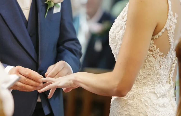 PR到手也不稳!华人举报中国籍配偶骗婚,后者面临“移民死刑”(组图) - 3