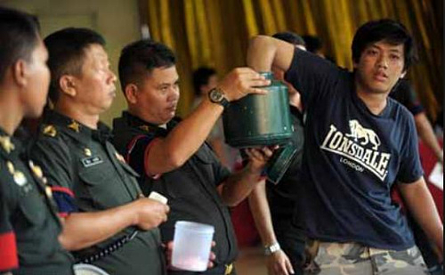 泰国征兵再出“美女”奇葩名场面!有人盛装亮相美成天仙,有人为逃避吃成200斤(组图) - 1