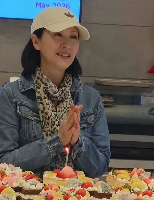 56岁女演员近况曝光！曾被富商辜负，如今转身成教育学博士（组图） - 1