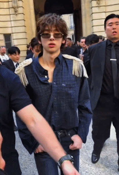 Prada这次的“丑衣服”,许光汉穿上也救不了…… - 31