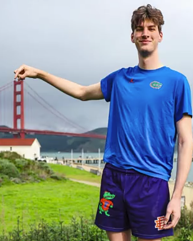 刷爆全网!NCAA史上最高2米36“巨人”登场:2米对手当场看傻 - 4