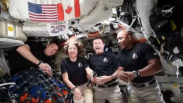 NASA四名宇航员飞掠月球，首次目睹月球神秘背面！人类探索宇宙星辰的脚步永不停歇（组图） - 9