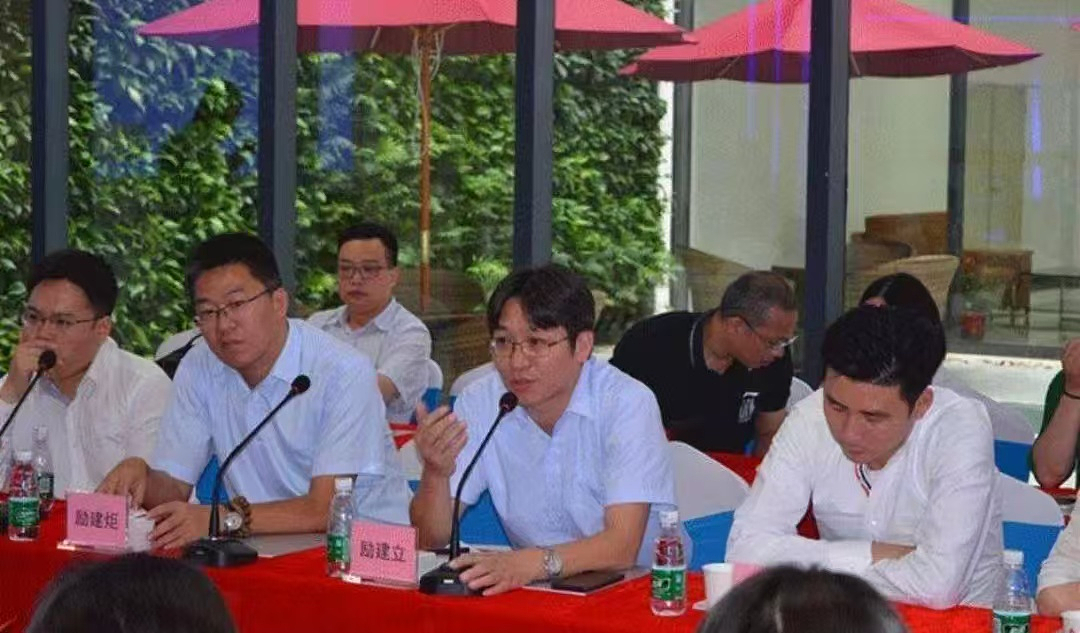 靠卖电池“边角料”成百亿富豪，这对宁波兄弟藏不住了 - 1