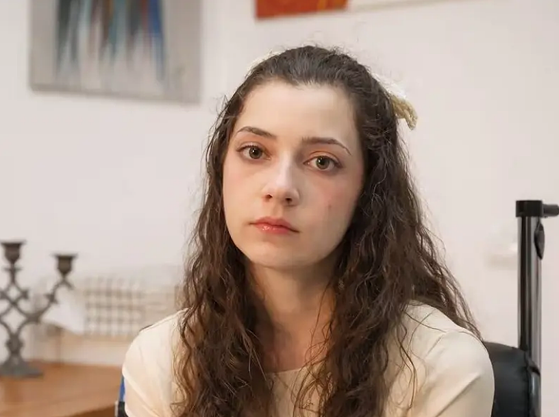 西班牙女生自愿安乐死!被精神病父母抛弃,遭福利院同伴轮奸,跳楼轻生后瘫痪(组图) - 1