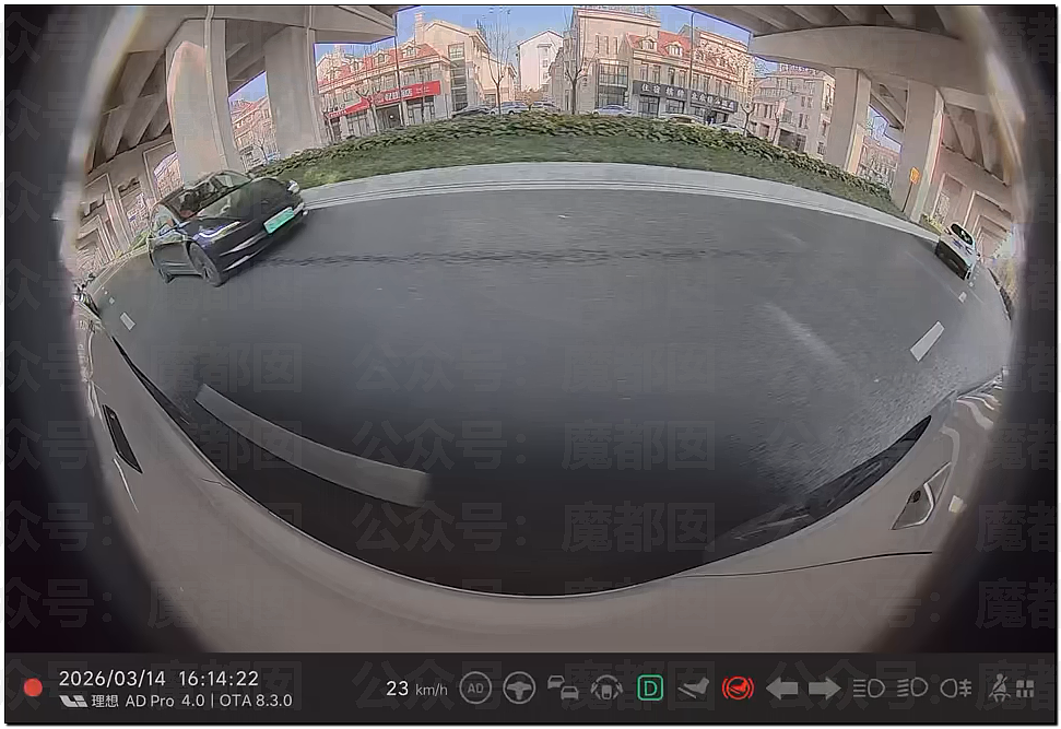 全网质疑：1分钟别停奔驰8次的路虎车主，到底是哪位达官显贵？（组图） - 24