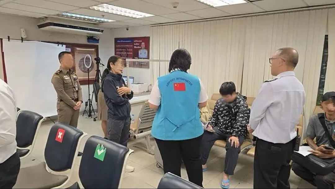 华人男子大闹国际机场，结果惨了：将立即驱逐出境，终身禁止入境（组图） - 5