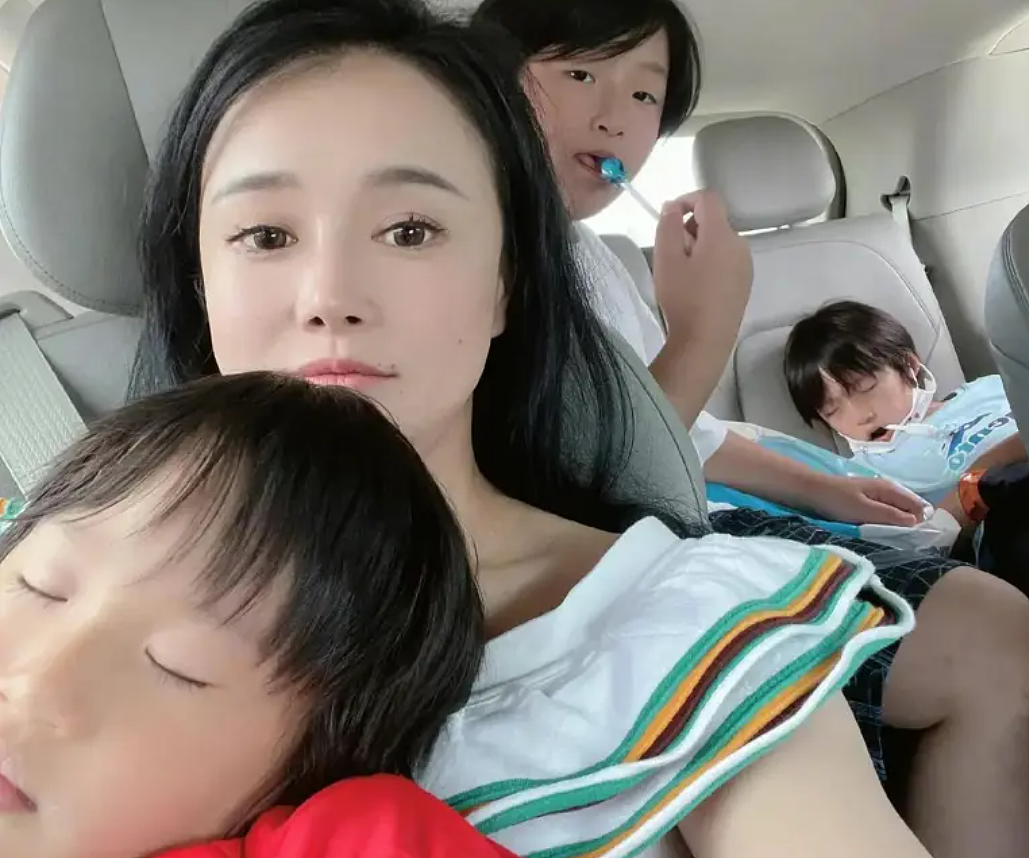 拳王邹市明妻子自曝“丧偶式婚姻”：多次想离婚！已经分房睡3年 - 1