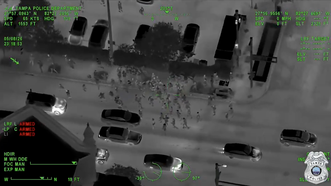 美国多地夜晚青少年街头大聚会变乱斗,枪声四起互殴飙车,太乱...(组图) - 9