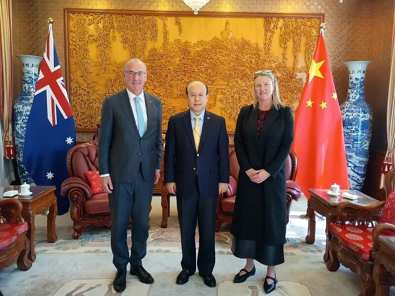 肖千大使会见澳国家博物馆馆长麦克马洪一行 - 1