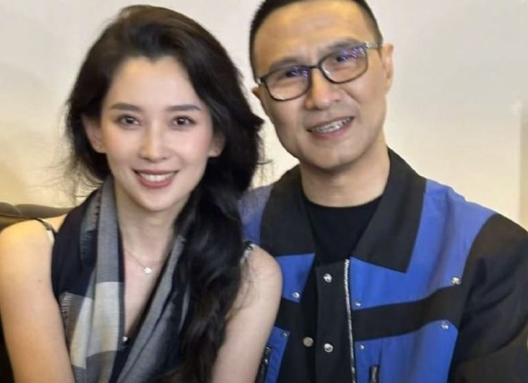 汪峰又换新欢？被曝凌晨别墅相会，森女北删帖退股后首回应（组图） - 1