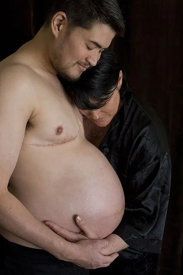 他是世界上第一个怀孕的男人，孕照让世界轰动！现在他的大女儿18岁了… - 2