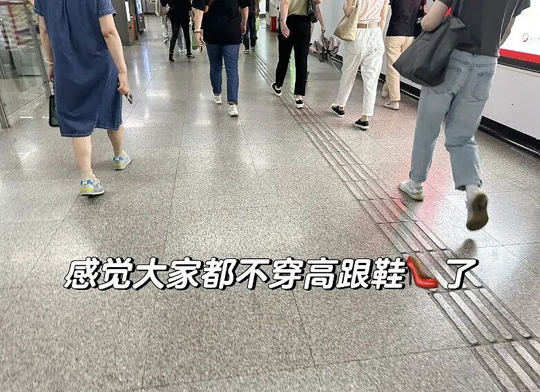 年入1000亿的“丑鞋三巨头”,截胡阿迪耐克们的生意(组图) - 26