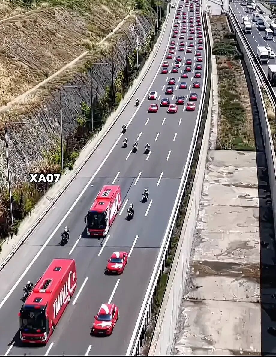 世界杯开战，各队帅哥出圈了！英格兰变匪帮、巴西纯狱风，画风逐渐离谱...（组图） - 14