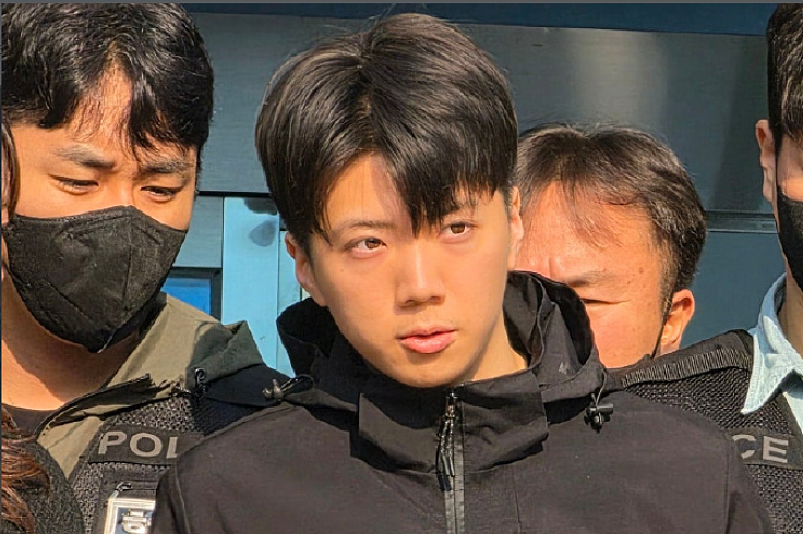韩男示爱同事失败竟杀女学生“泄愤”！路过男生施救重伤，网友却赞凶手颜值高？ - 10