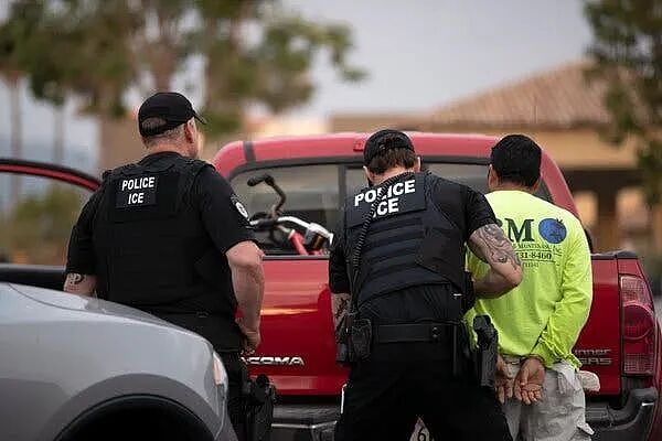 炸了！美国法院刚刚裁决：ICE可绕过移民法庭，快速遣返非法移民（组图） - 1