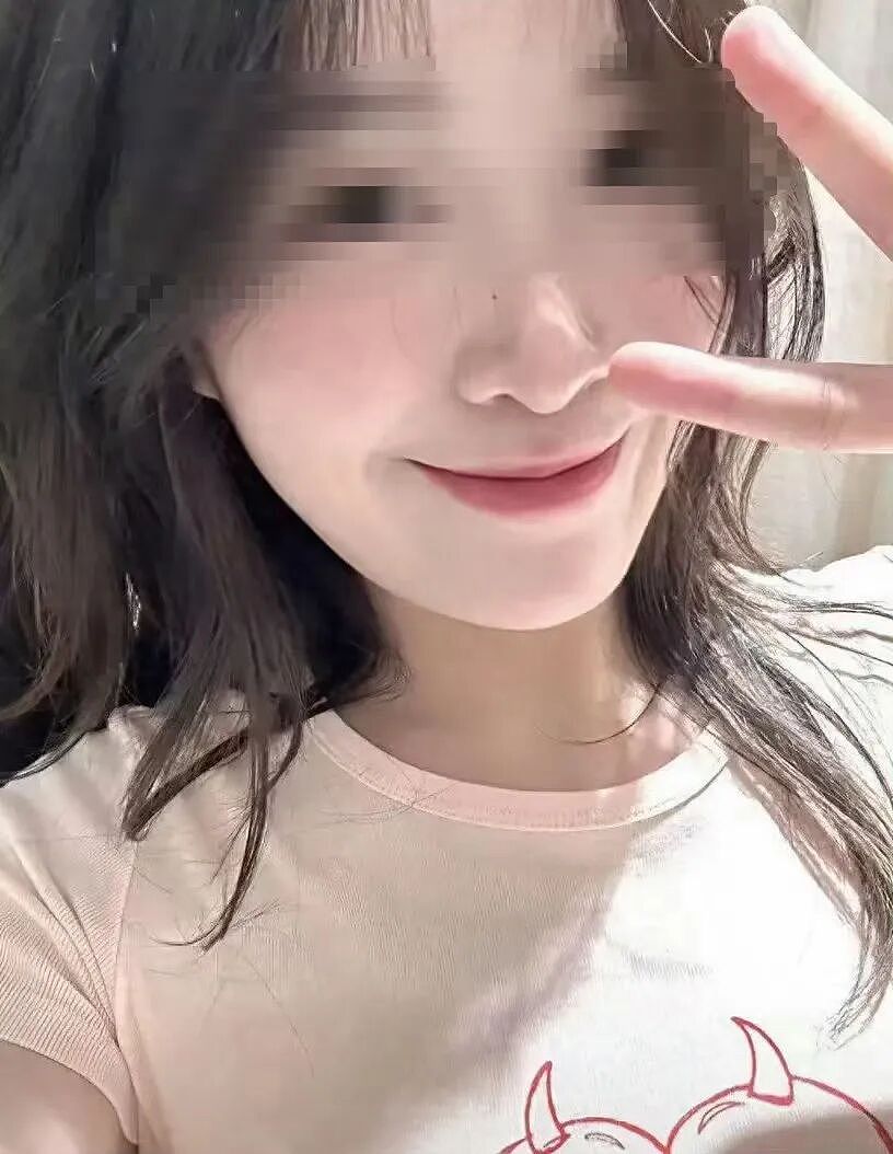 震惊!45岁知名男星婚内出轨,第三者真实身份疑曝光!20岁年龄差,“撞脸”男星前妻!更多聊天记录被放出! - 11