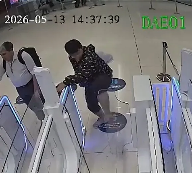 华人男子大闹国际机场，结果惨了：将立即驱逐出境，终身禁止入境（组图） - 3