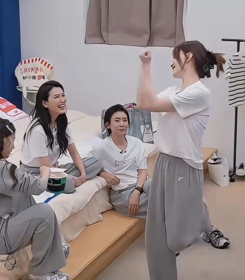 李小冉也是真的火了，摩天轮24小时轮播《心愿便利贴》，这排面谁见过？（组图） - 3