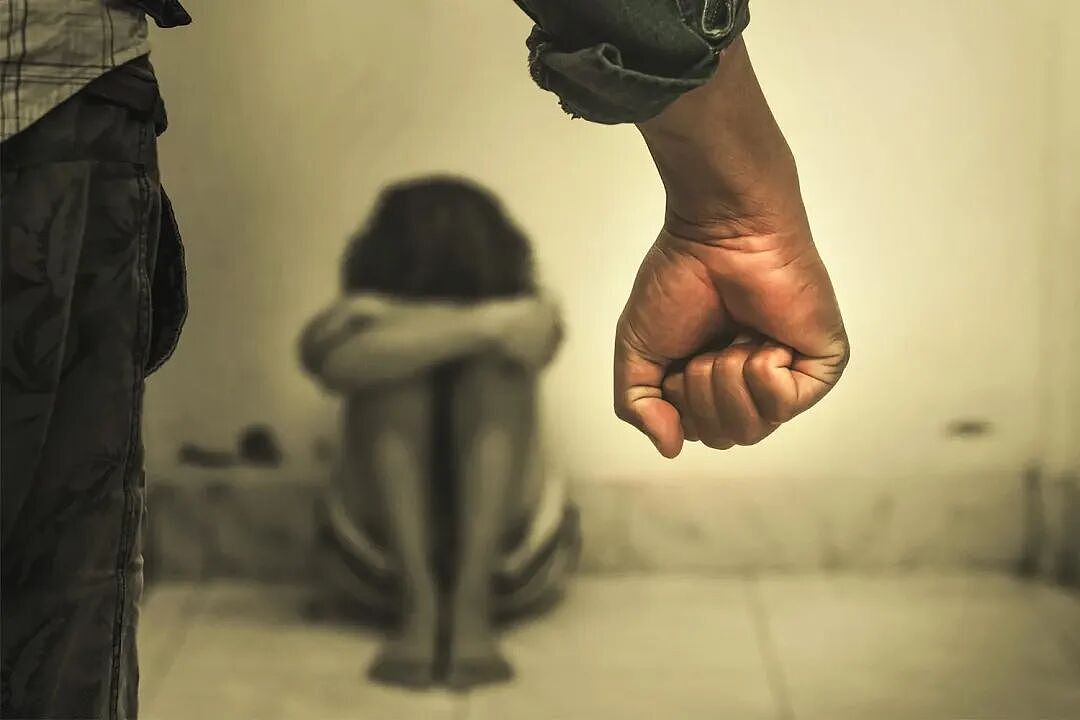 因“要不要回国”争吵，华人男子竟把怀孕妻子摔到在地！被警察逮捕（组图） - 11
