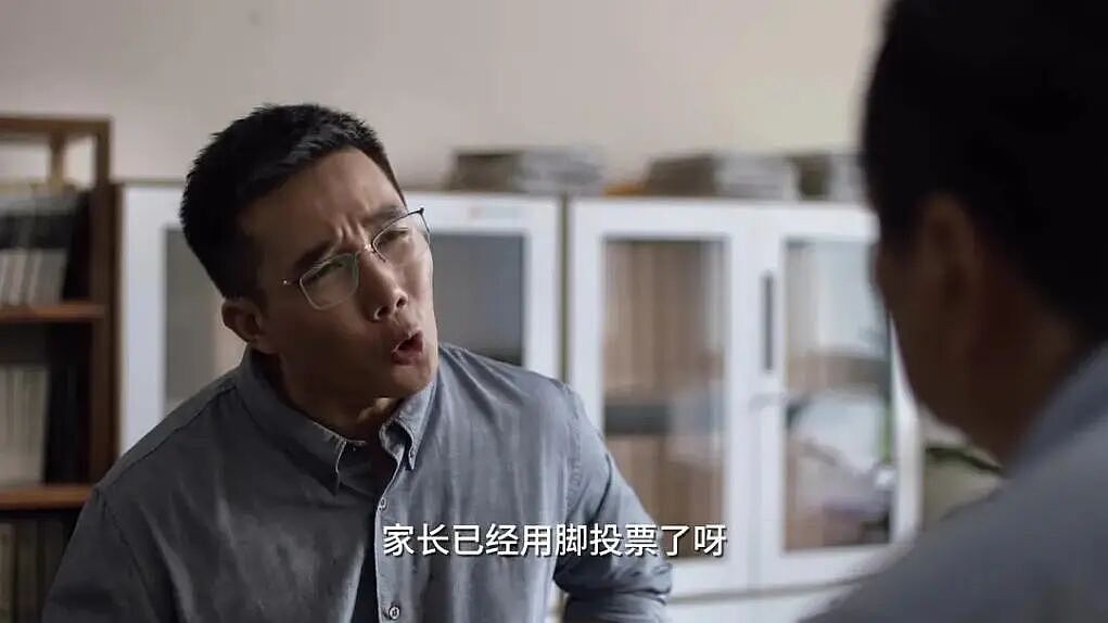 中国最容易滑落的“铁饭碗”,近四成从业者陷入抑郁 - 11