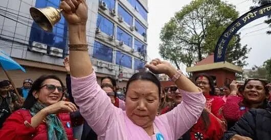 颠覆政坛！90后总理上任，白天工程师，晚上说唱！曾因百万豪车引爆舆论（组图） - 5