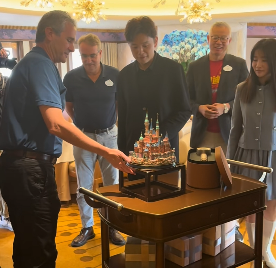 壕砸7000多万,请5万员工带薪玩迪士尼!老板豪气回应:挣钱要和员工一起花(组图) - 3
