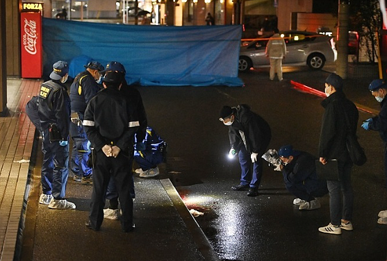 日本华人聚集区发生抢劫案!中国女子遭催泪弹洗脸、爆头!800万现金被洗劫一空!(组图) - 5