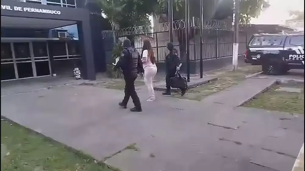 美女网红为涨粉雇前任绑架自己？现任老公不知情被狂揍，亲妈急疯交赎金！ - 11