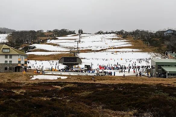 一地烂泥!澳洲滑雪季遭遇天崩开局!(组图) - 3