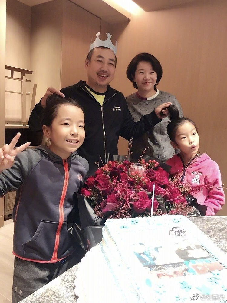 刘国梁双胞胎女儿差距惊人：老大被海外名校疯抢，老二活成“普娃”，奥运冠军家庭也躲不开养娃玄学？ - 11