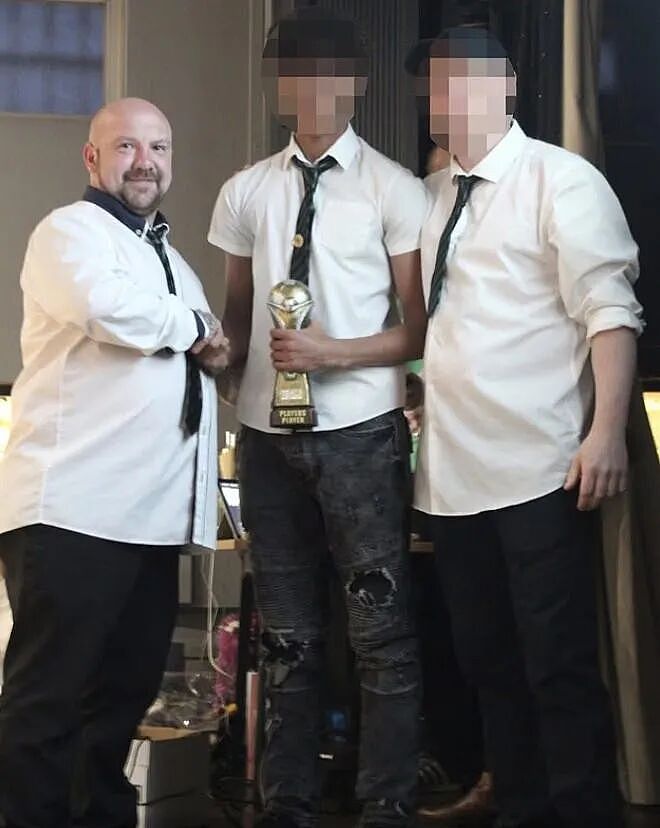 为满足变态兽欲，英国男子下药迷晕妻子，伙同他人轮奸！作案时间长达20年（组图） - 10